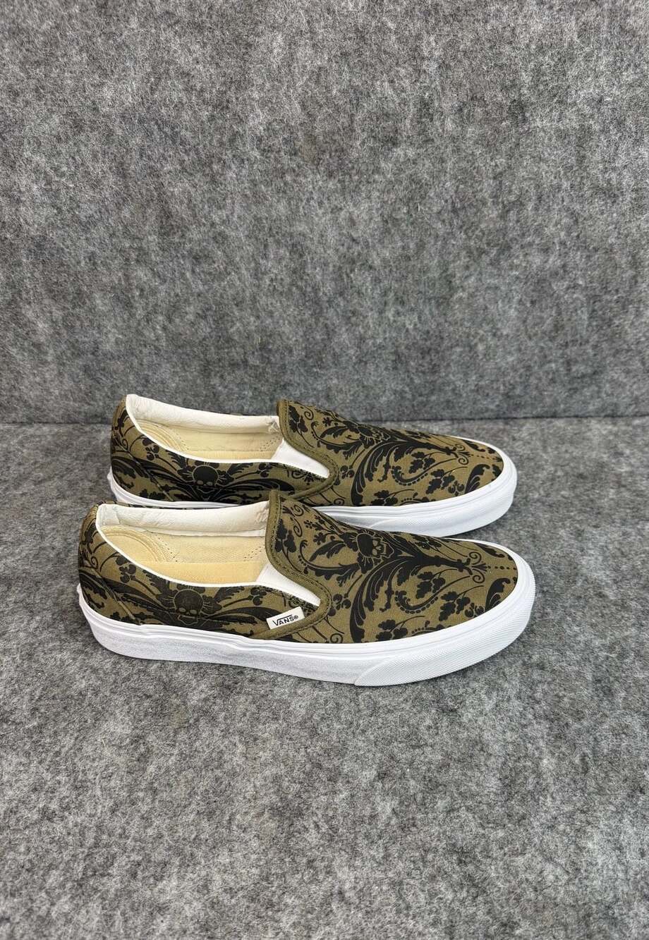 Vans Classic Slip-On Skull Tapestry Size 9.5 Grape Leaf Olive